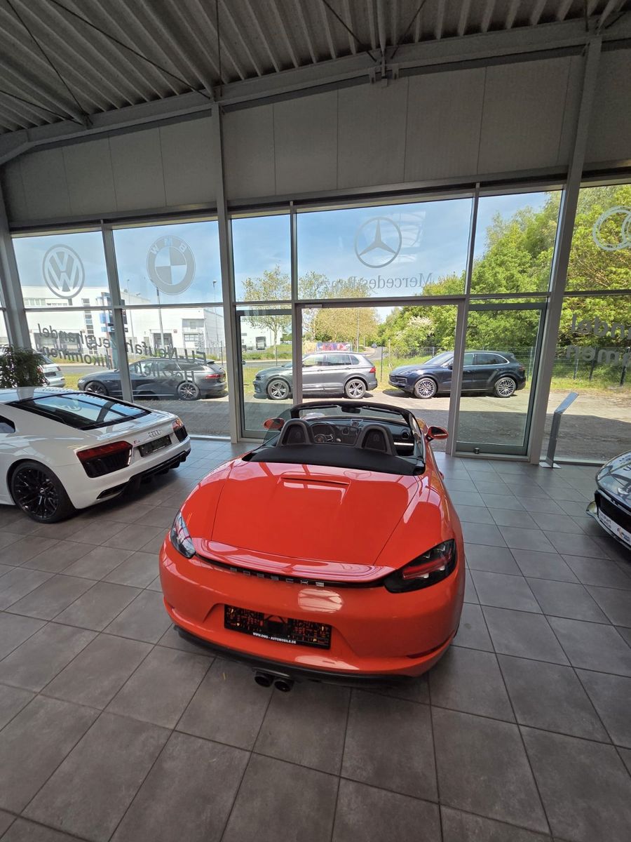 Fahrzeugabbildung Porsche Boxster/718/Lava-Orange/Sport Chrono/20 ZOll