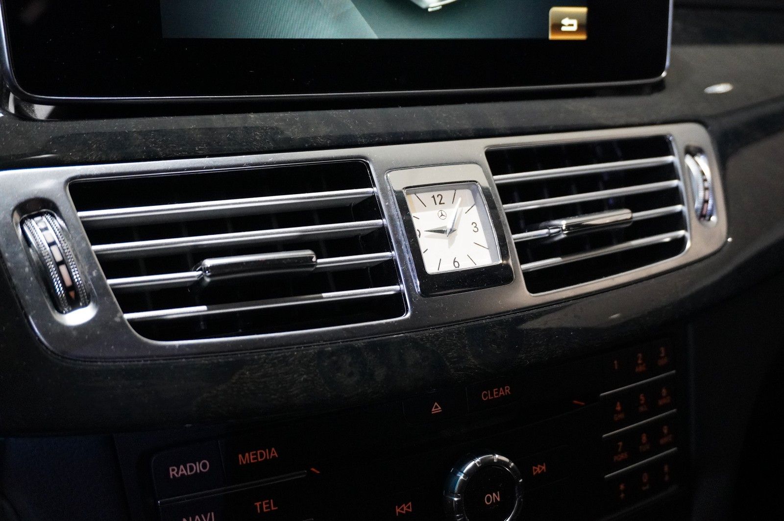 Fahrzeugabbildung Mercedes-Benz CLS 350 COUPE NAVI/AMG/KAMERA/MULTIBEAM/SH/TEMP.