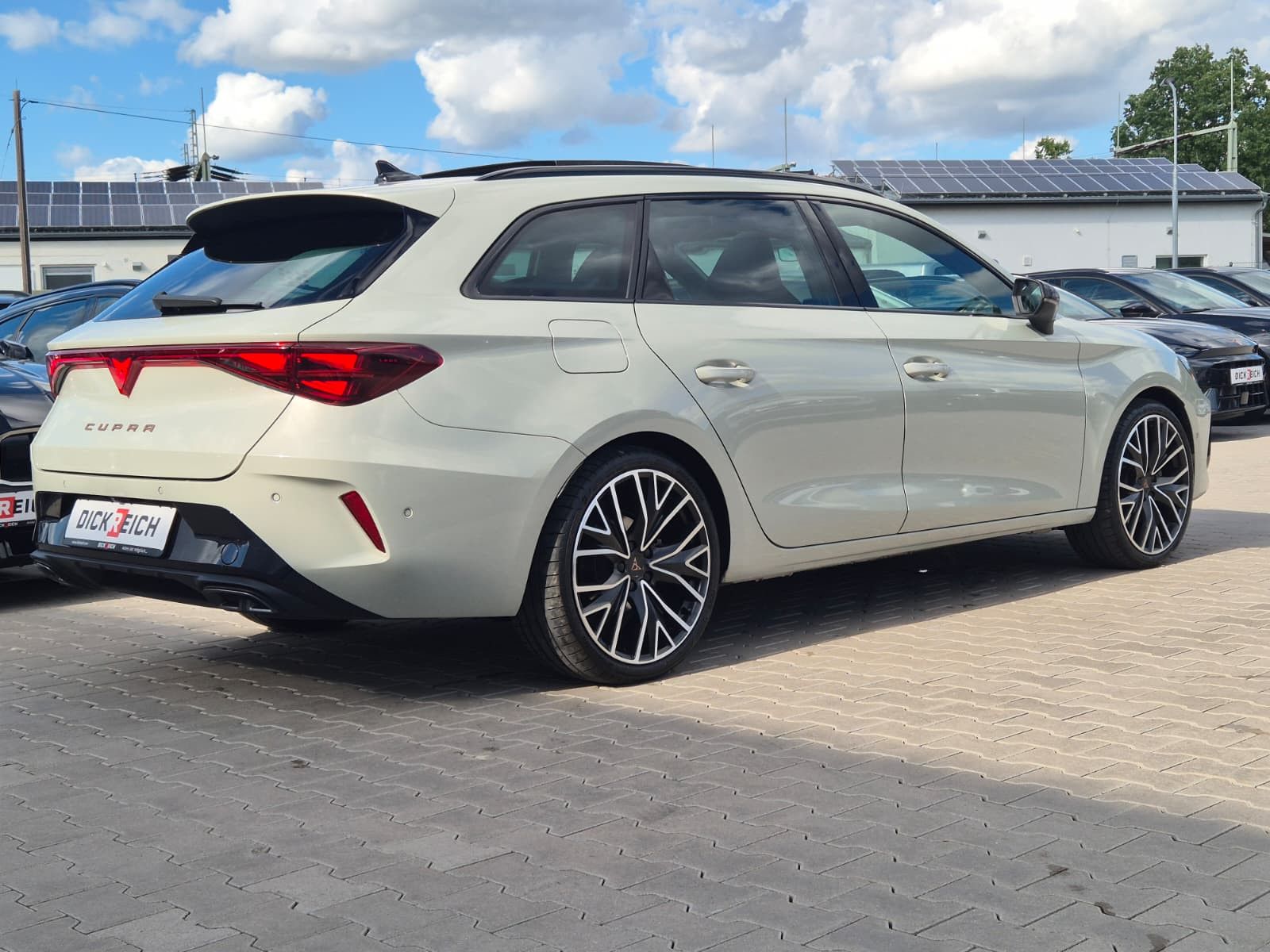 Fahrzeugabbildung CUPRA Leon 1.5 eTSI PANO*DCC*MATRIX*DINAMICA*AHK*5JG.