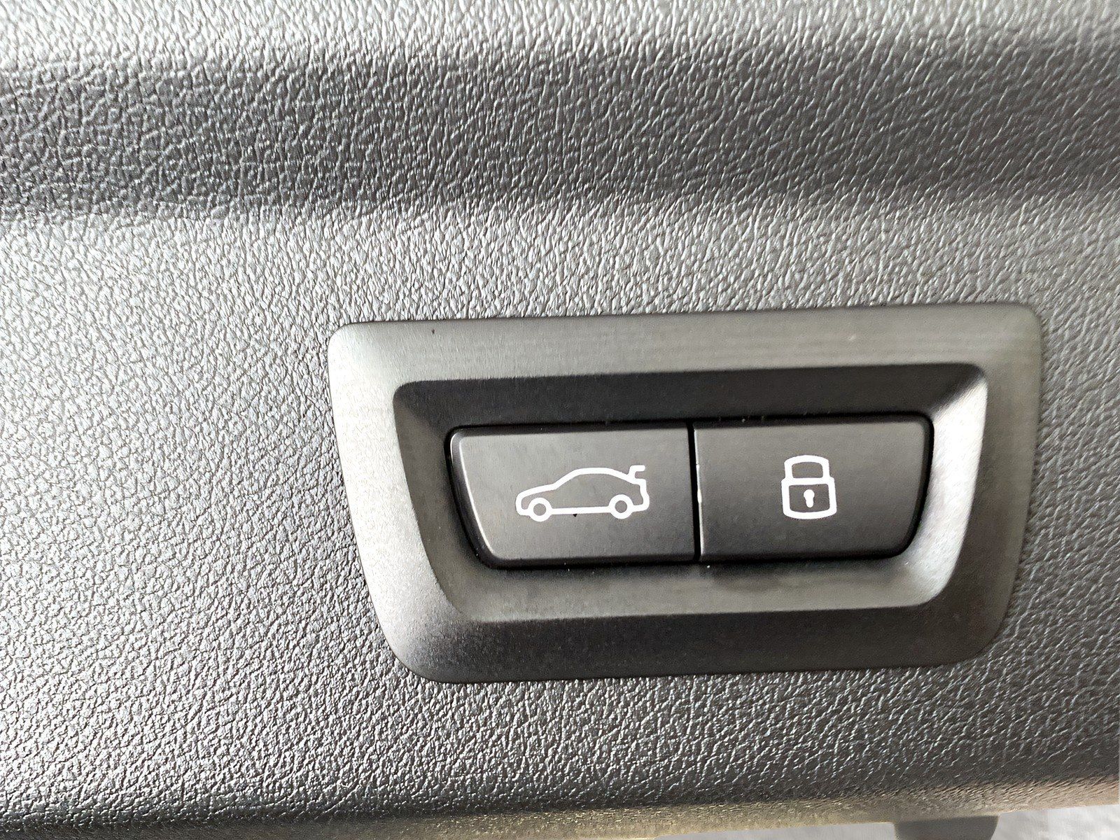 BMW iX2 - Bild 18