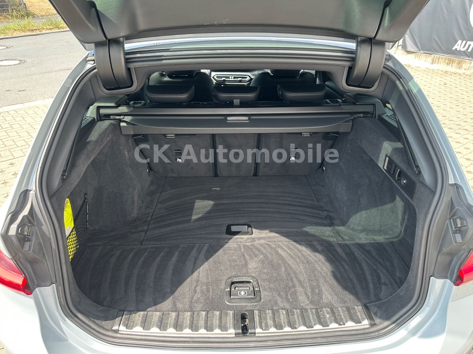 Fahrzeugabbildung BMW 320d xDrive M-Sport/Widescreen/Navi/Pano/LED/AHK