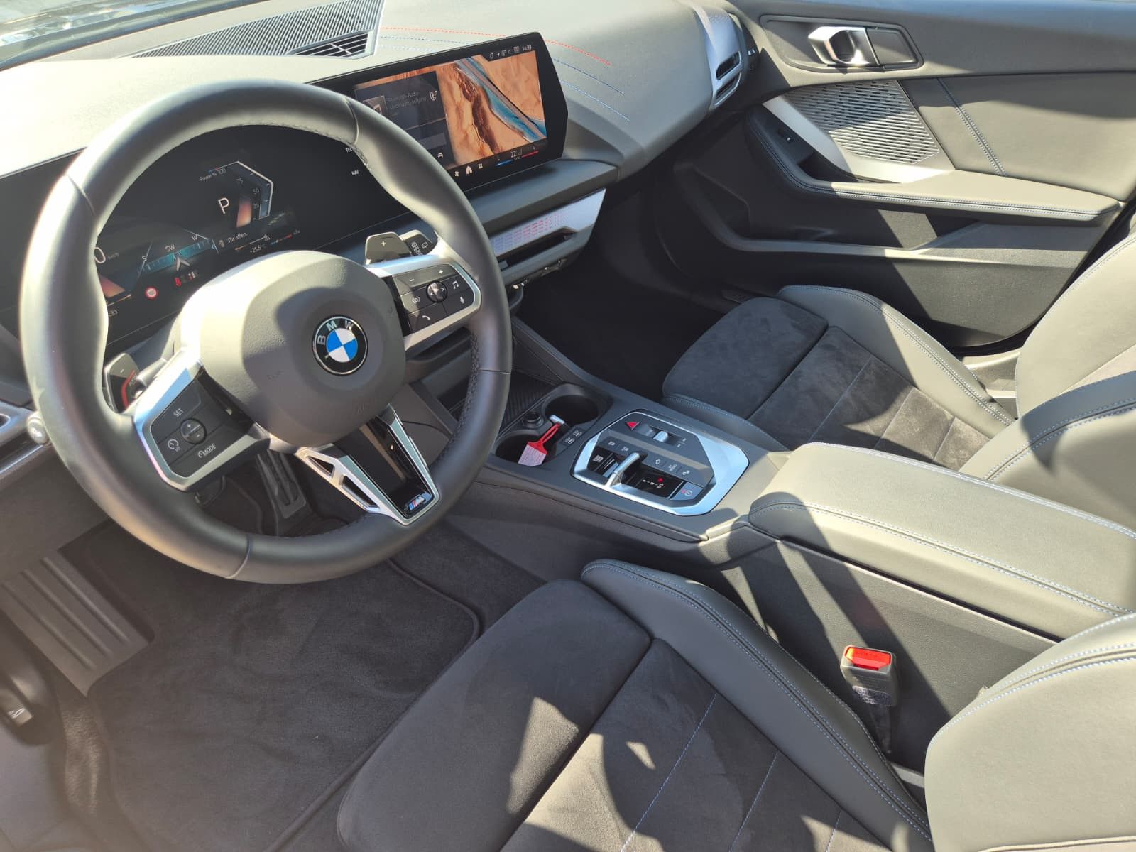 Fahrzeugabbildung BMW 120 i M Sport Adaptiv LED*PANO*AHK*M Alcantara