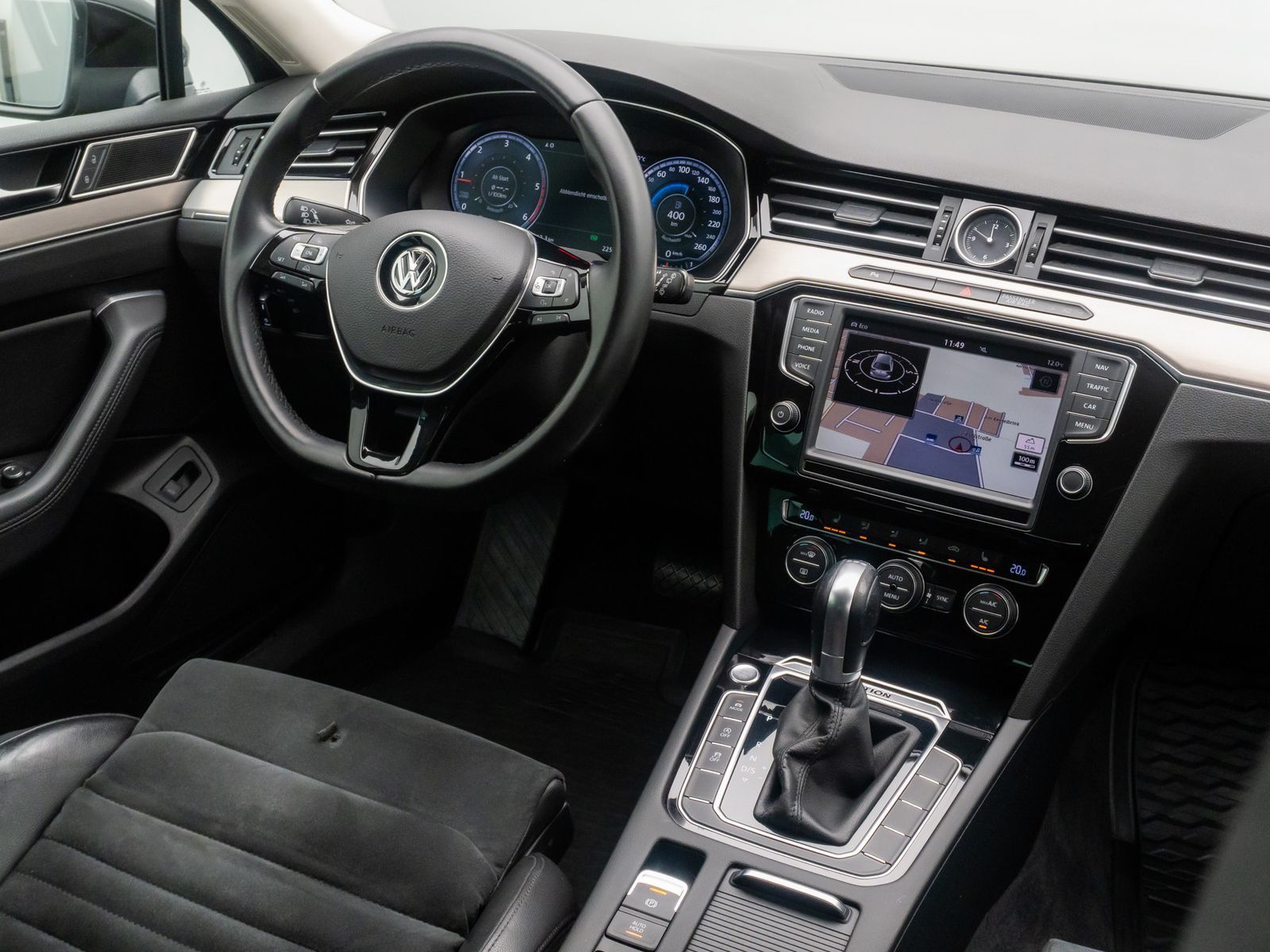 Fahrzeugabbildung Volkswagen Passat Variant 2.0 Highline PDC Massage AHK 18"