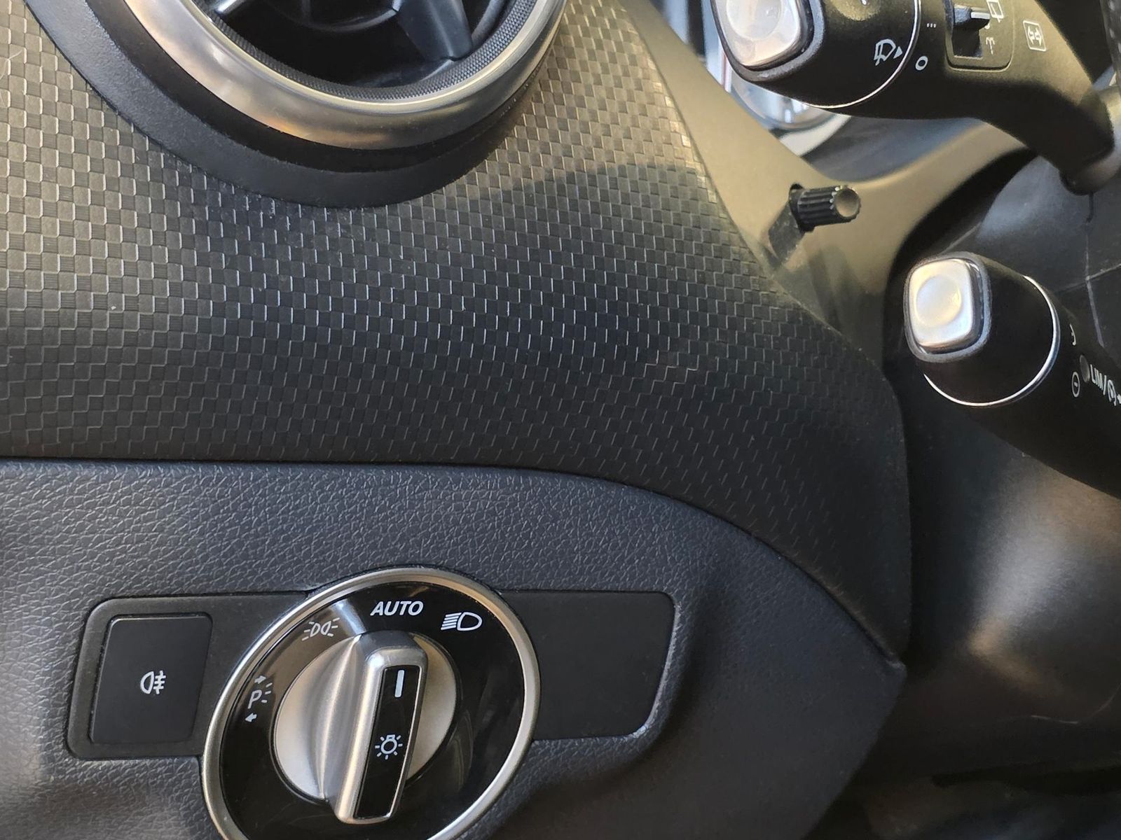 Fahrzeugabbildung Mercedes-Benz A180 Automatik /BiXenon/Navi/Teilleder/Park-As.