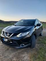 Nissan Qashqai 1.6 dCi DPF Xtronic 360° 360° - Nissan Qashqai mit Diesel-Antrieb: Limousine, Automatik