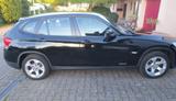 BMW X1 Schwarz mit Alufelgen- - BMW: Alufelgen
