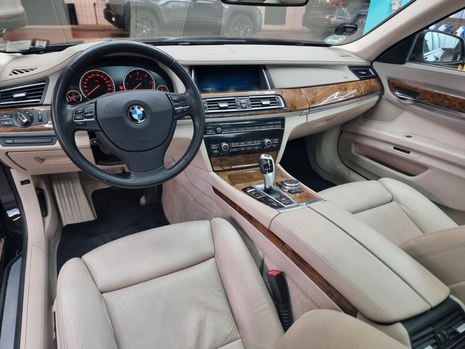 Fahrzeugabbildung BMW 730d/Bestzustand/Kpl. Historie/Head-up/Komfortsi