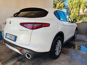 Alfa-Romeo Stelvio - 4