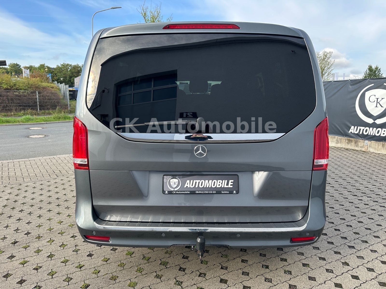 Fahrzeugabbildung Mercedes-Benz V 250d EDITION 4MATIC lang/7 Sitze/Navi/LED/AHK
