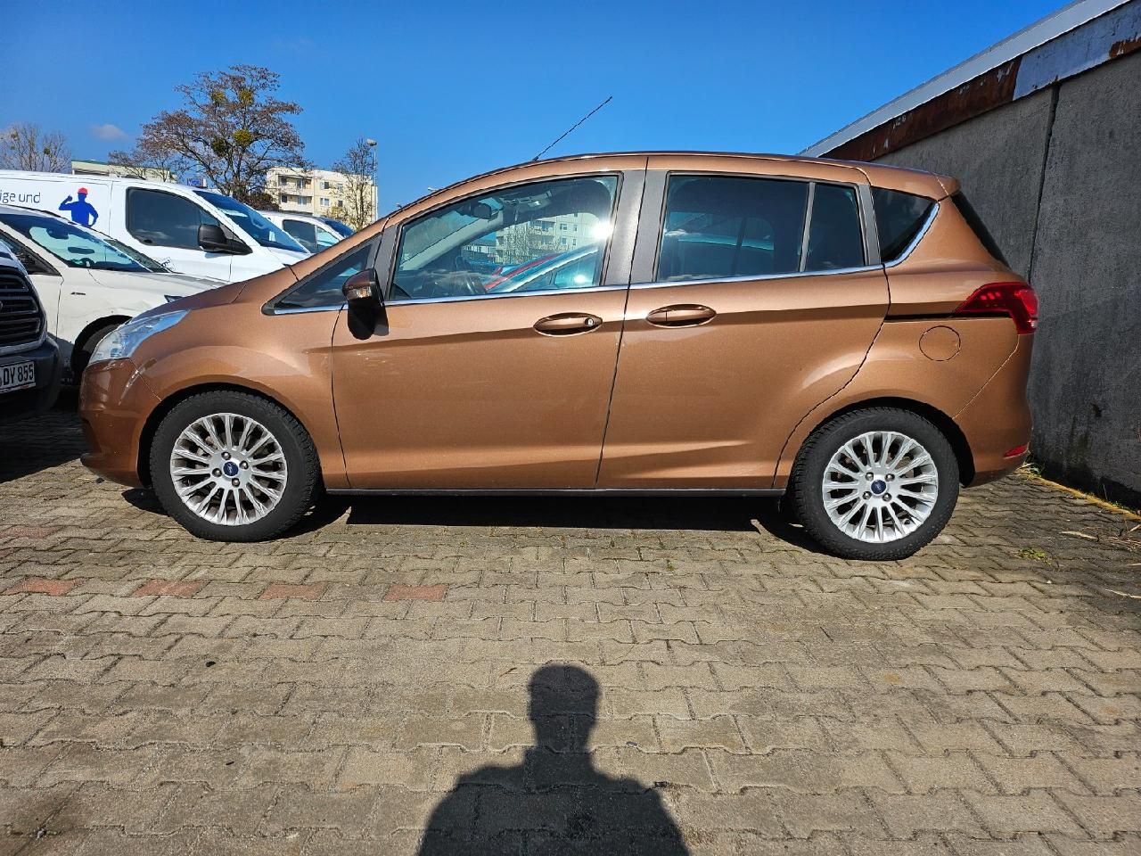 Fahrzeugabbildung Ford B-MAX Titanium klappernder Motor