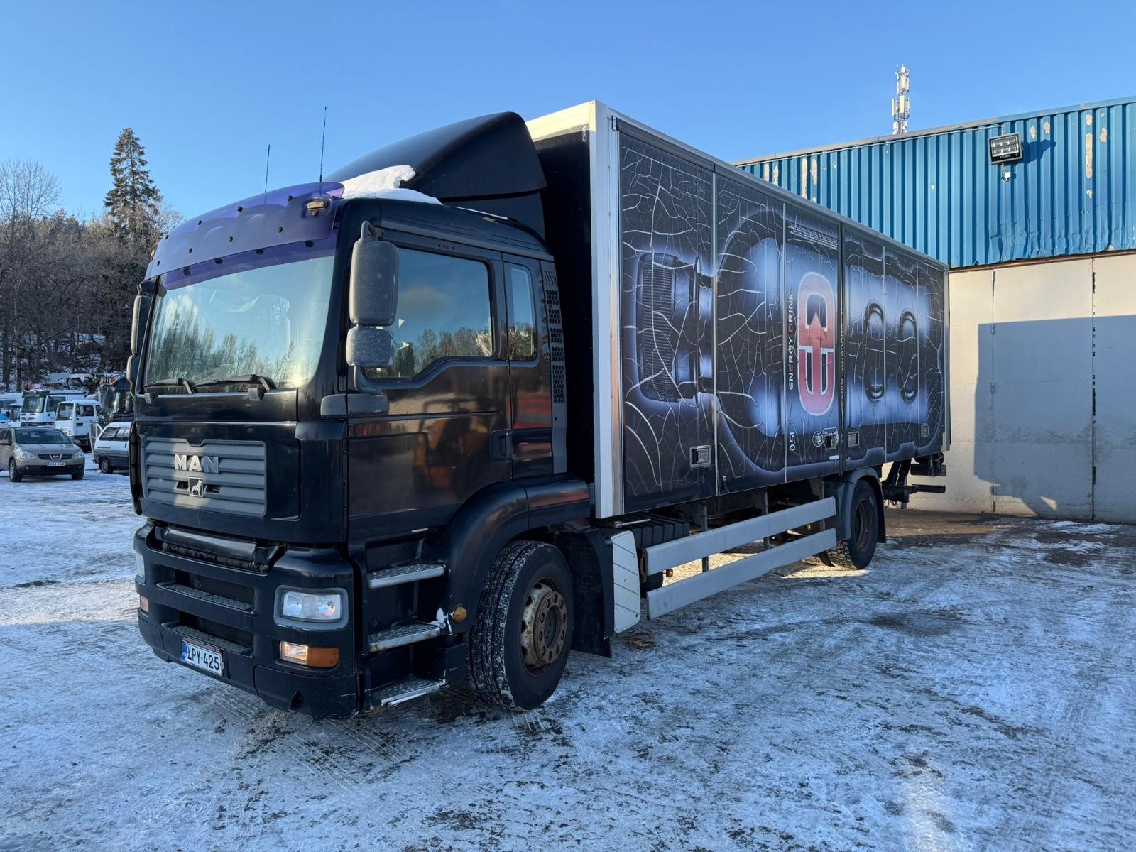 MAN TGA 18.320 4x2 box 8.2 m, manual, ac