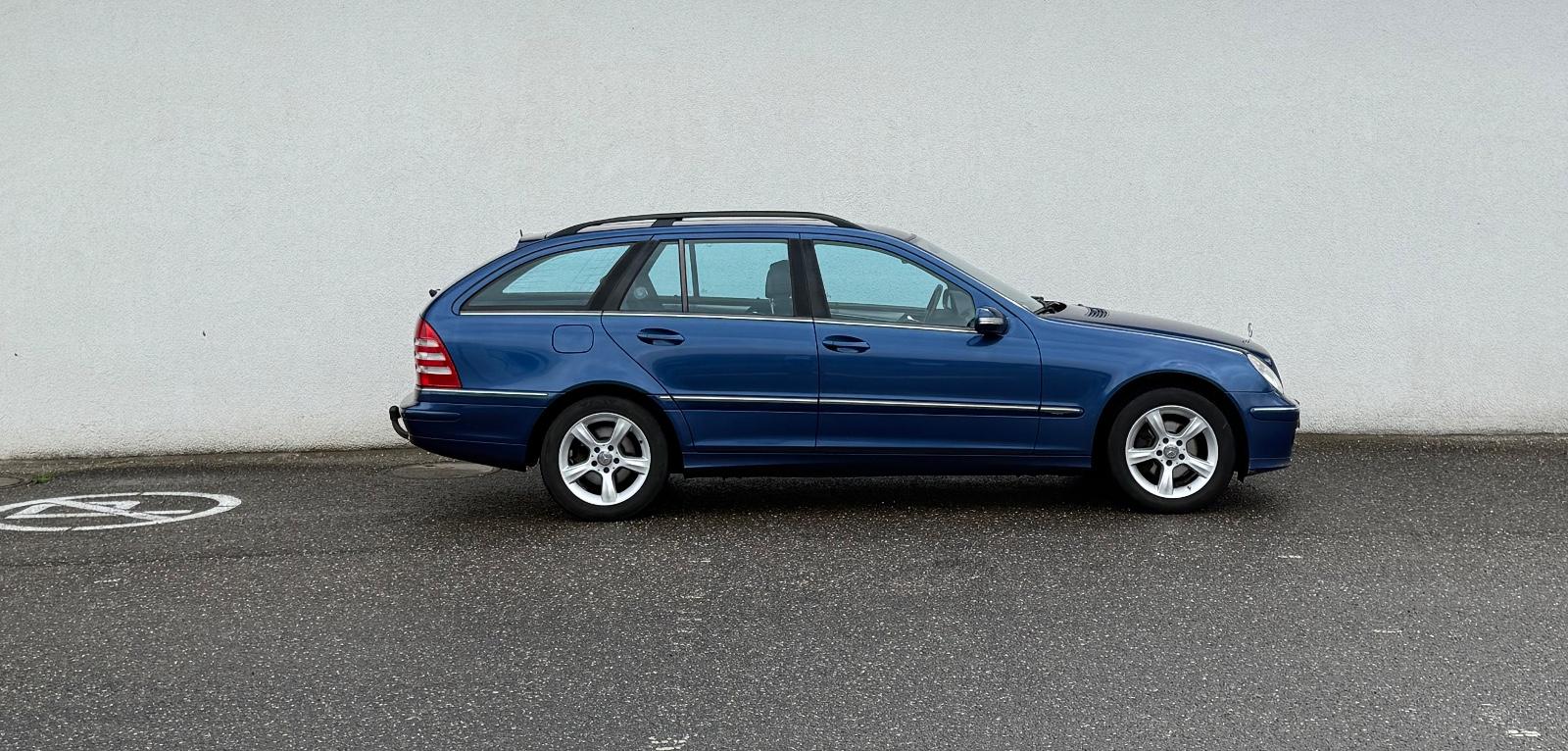 Mercedes-Benz C220 2007 — rear view