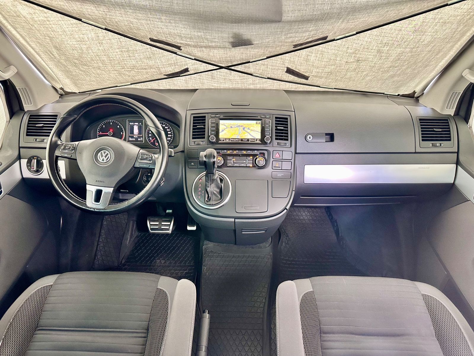 Fahrzeugabbildung Volkswagen T5 MULTIVAN CUP*MOD.2015+AUTOM+7SITZER+20LM