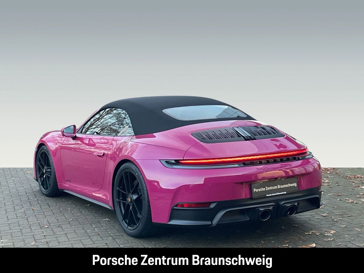 Porsche 992 911 Carrera 4 GTS Cabrio InnoDrive BOSE imagem 3