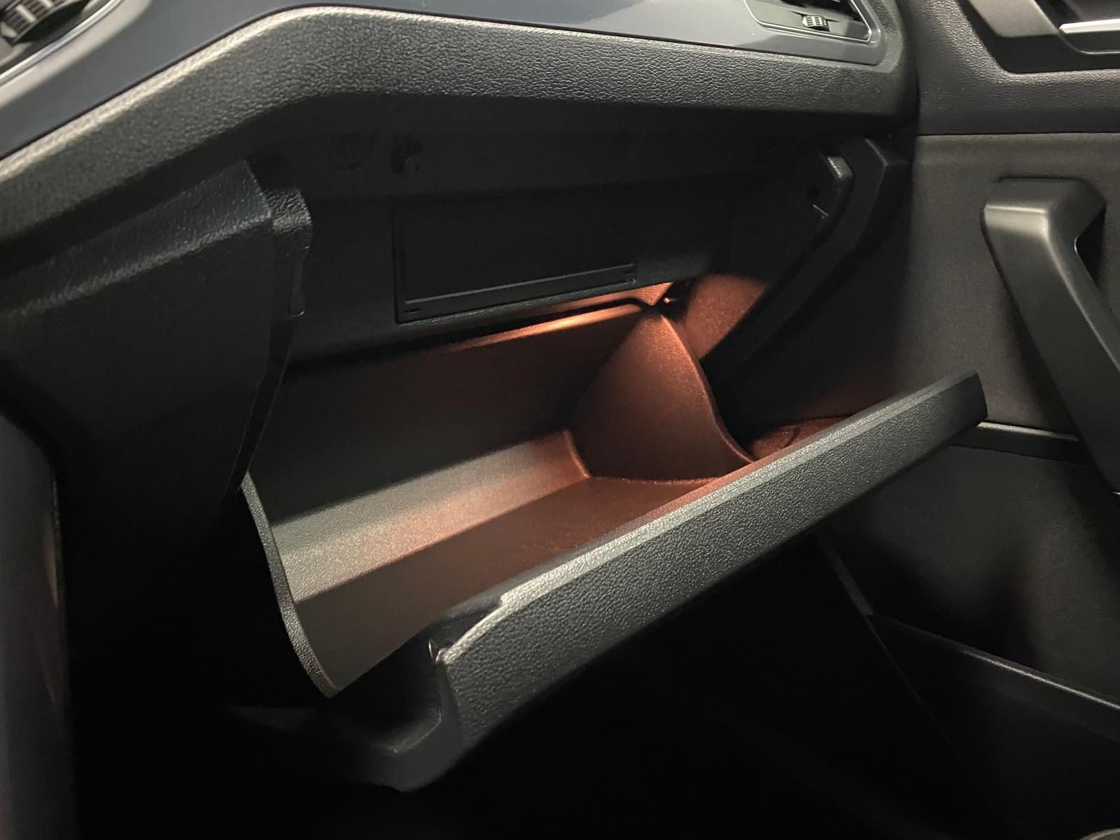 Fahrzeugabbildung Volkswagen T-Roc 1.5 TSI DSG SPORT R-LINE+ACC+AHK+ALLWETTER