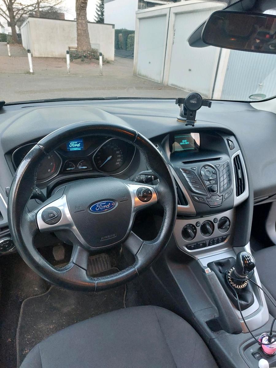 Ford Focus 2014 — photo 8