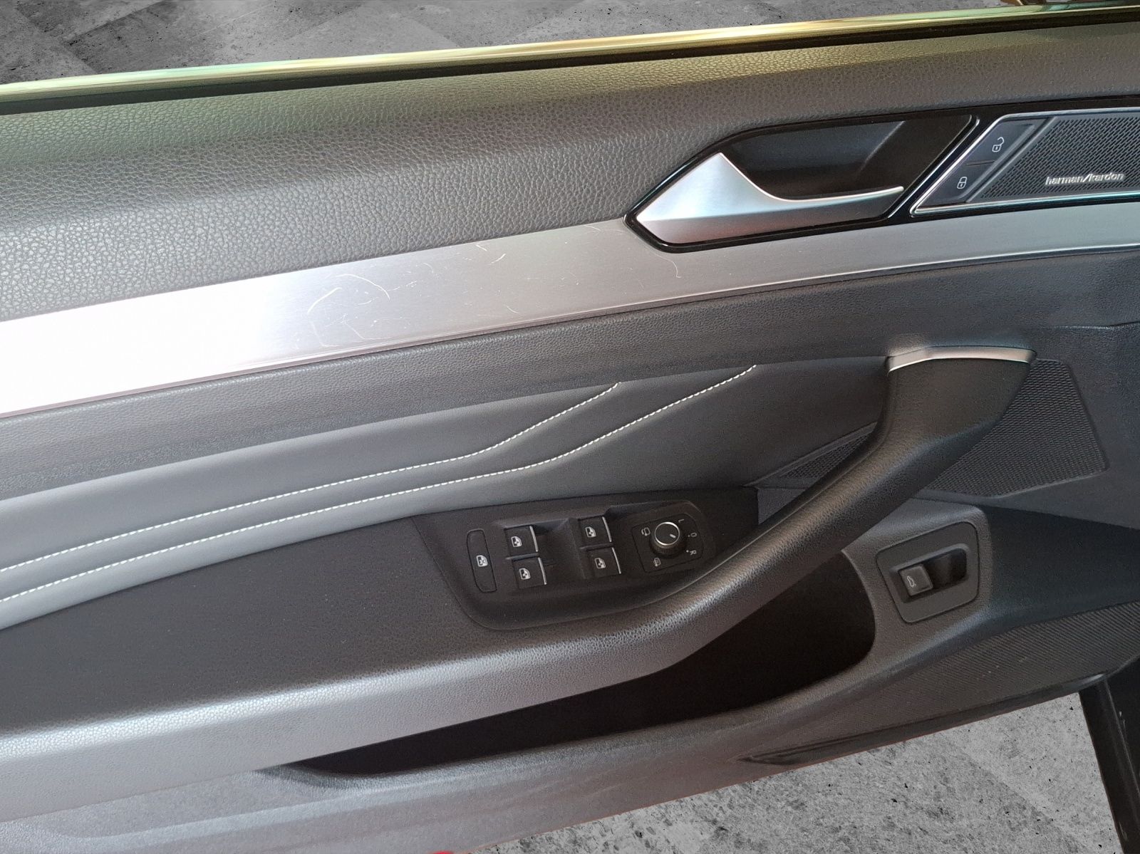 Fahrzeugabbildung Volkswagen Passat Variant TDI Elegance DSG R-Line Matrix AH
