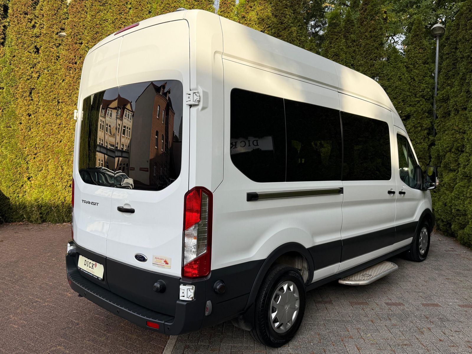 Fahrzeugabbildung Ford Transit 2.0TDCi 350 L3H3 9-Sitz+ROLLSTUHLRAMPE+