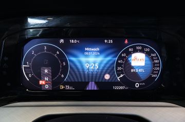 Volkswagen Golf - 8