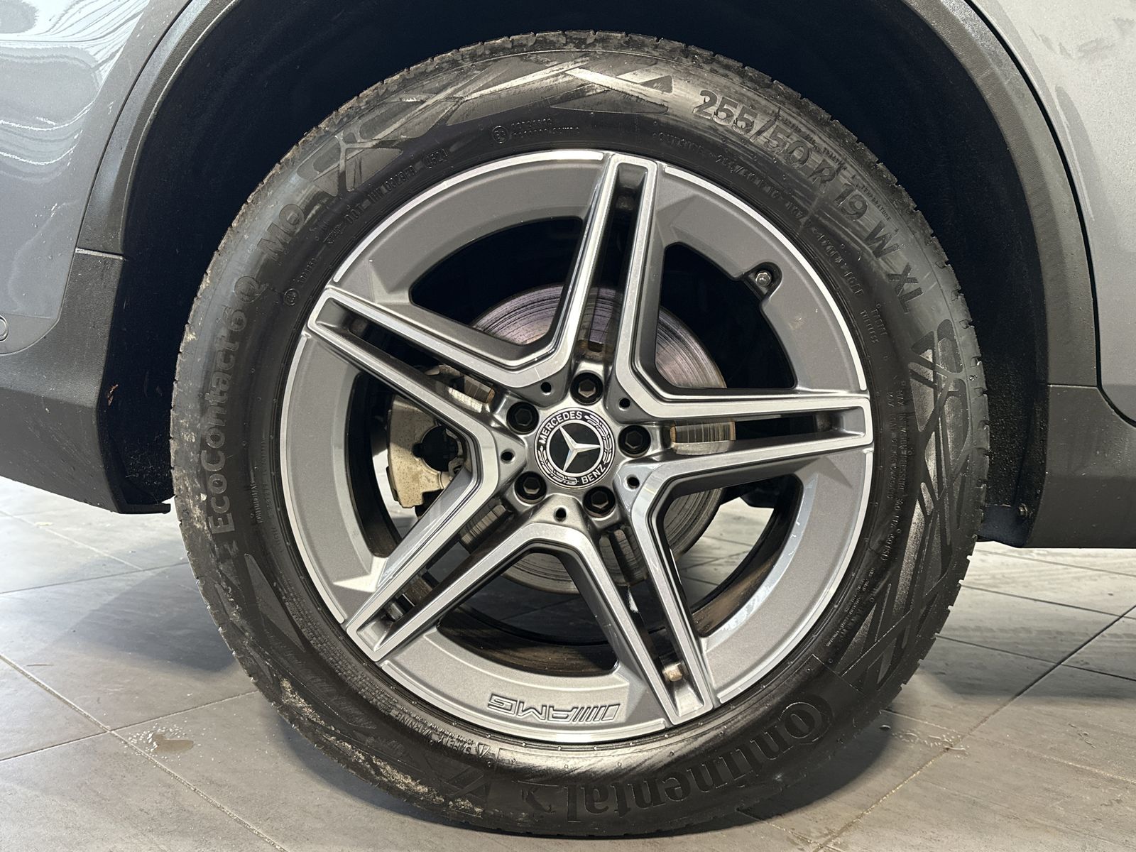 Fahrzeugabbildung Mercedes-Benz GLC 300 4Matic AMG-Line NAV+LED+PANO+AHK+19ZOLL