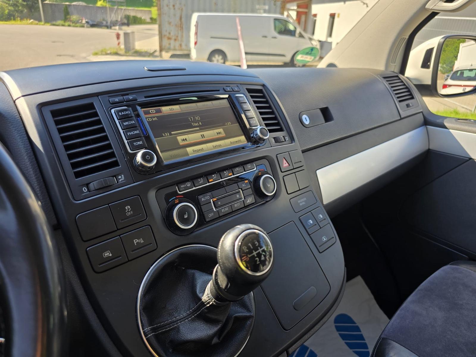 Volkswagen T5 Transporter Bus Multivan Edition 25