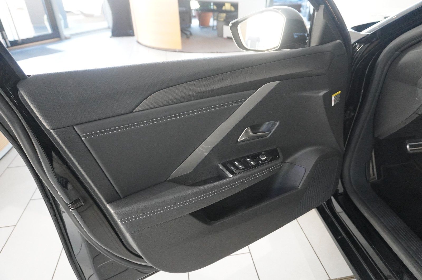 Fahrzeugabbildung Opel Astra L ST 1.2T GS SPORT NAVI/LED/360°/SPORT/DAB