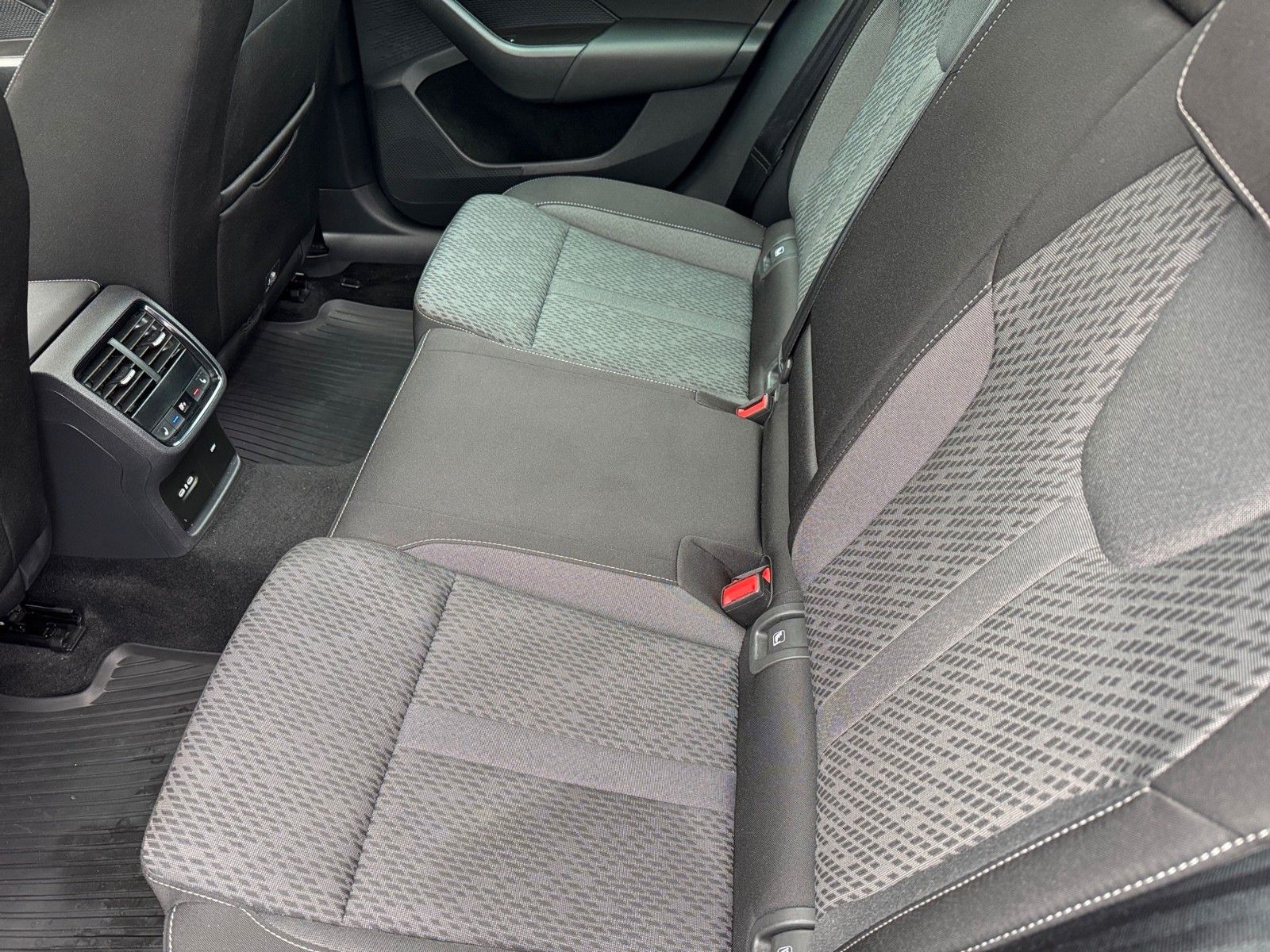 Fahrzeugabbildung SKODA Octavia Combi Ambition Clever 2.0 TDI