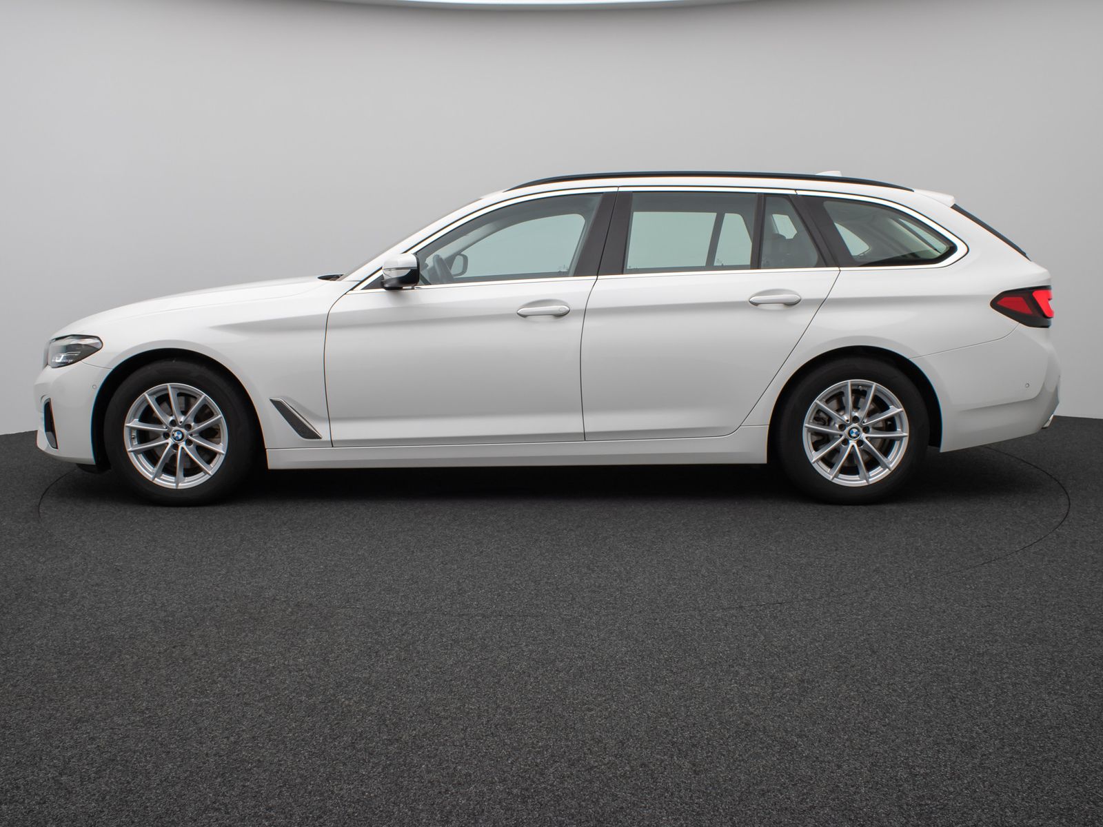 Fahrzeugabbildung BMW 520d Kamera DAB Leder Alarm Parkassistenzsystem