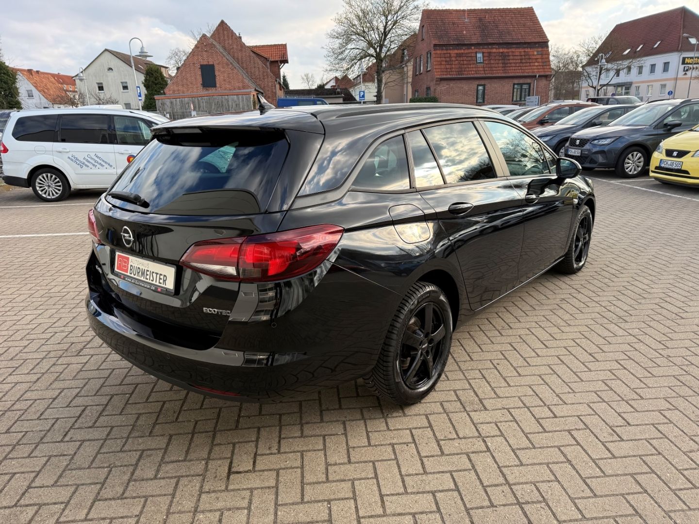 Fahrzeugabbildung Opel Astra K Sports Tourer Edition Start Stop LED App