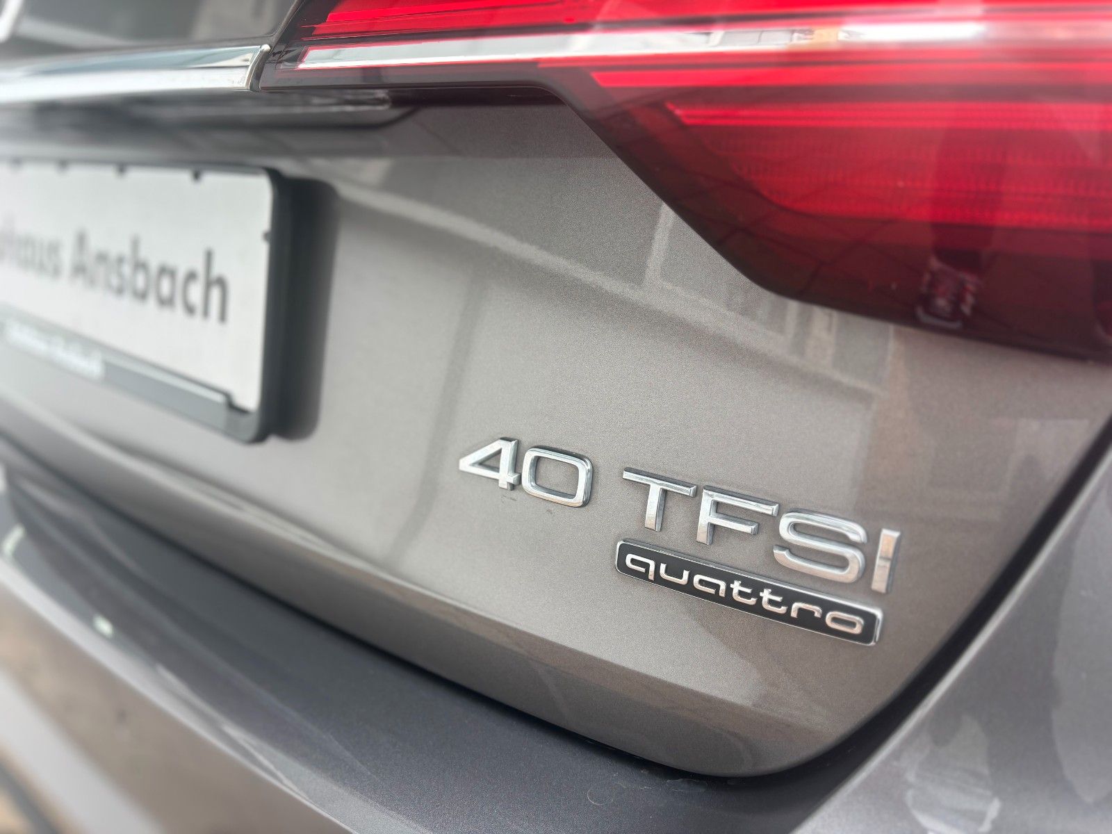 Fahrzeugabbildung Audi A4 Avant 40 TFSI quattro basis