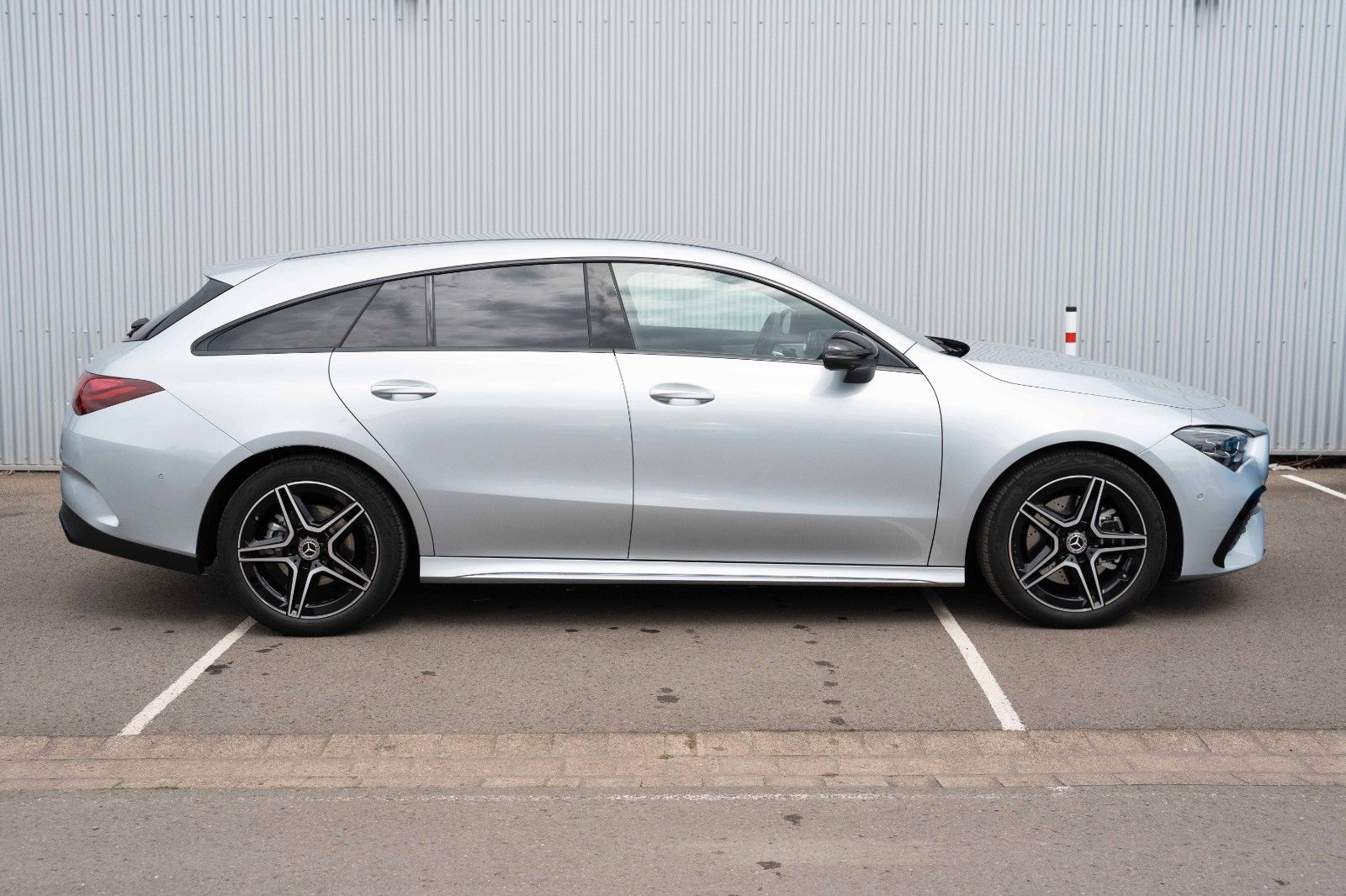 Fahrzeugabbildung Mercedes-Benz CLA 200 AMG LINE LED MBUX ACC 1.HD LANE KAM DAB