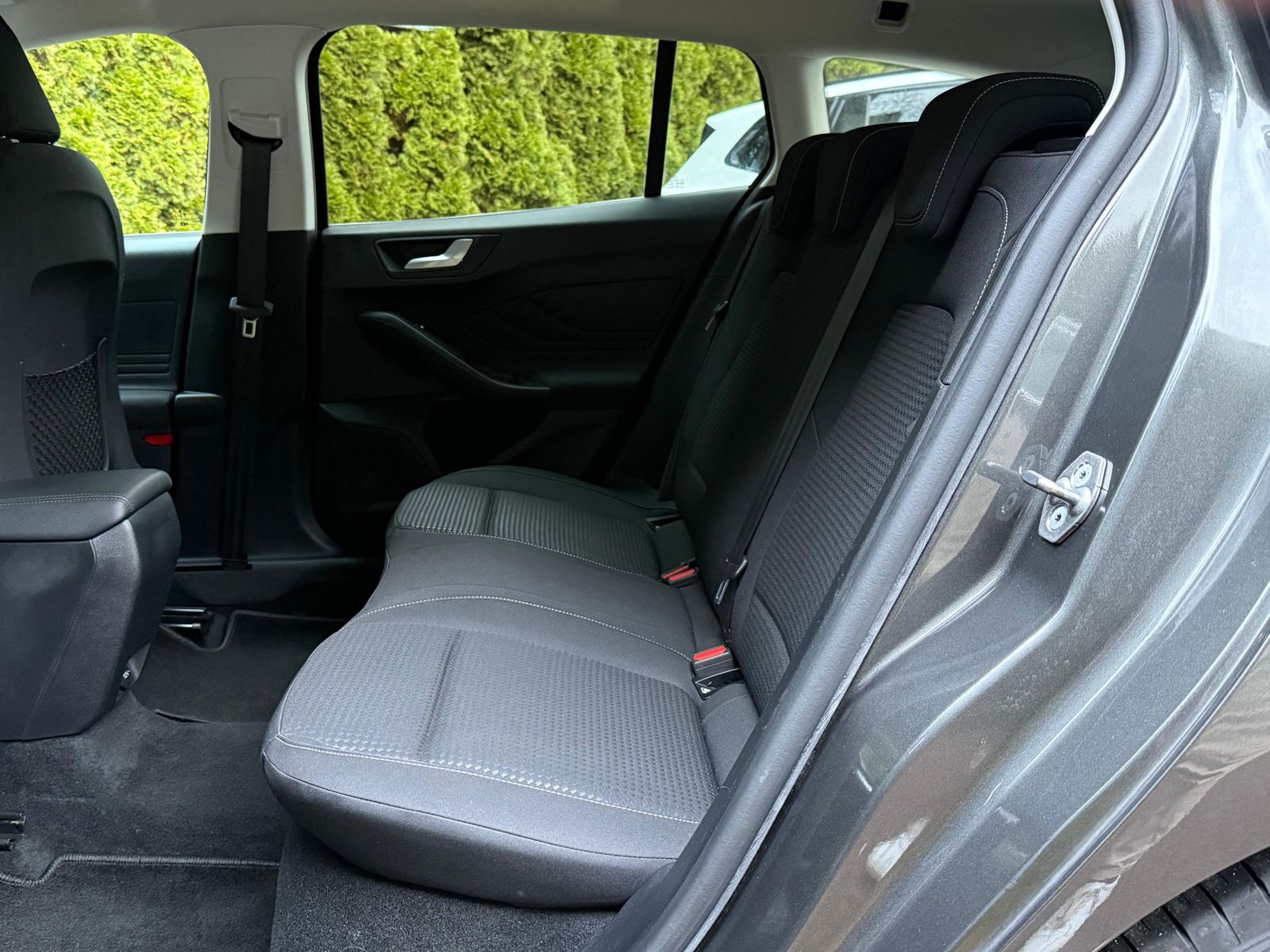 Fahrzeugabbildung Ford Focus 1.5 TDCi Aut. Cool&Connect LED+NAV+AHK+KAM