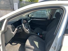 Fahrzeugabbildung Volkswagen Golf VIII Variant 2.0 TDI DSG Life ACC NAVI SHZ
