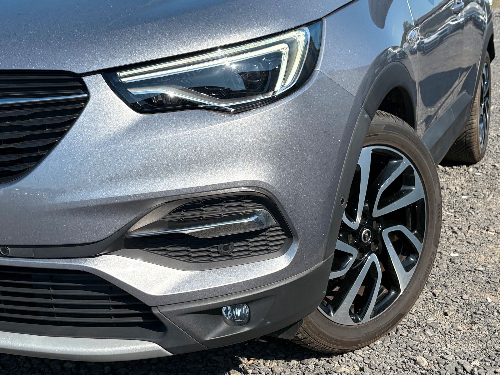 Fahrzeugabbildung Opel Grandland (X) 1.2 Aut. Ultimate Navi Leder Pano
