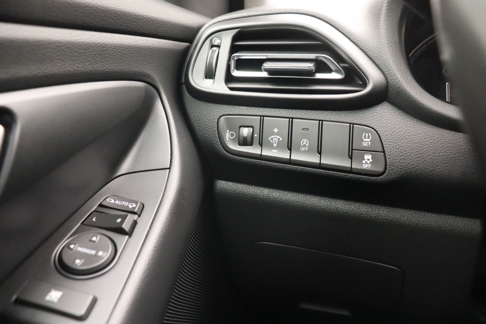 Fahrzeugabbildung Hyundai i30 Kombi 1.6 CRDi Trend Automatik