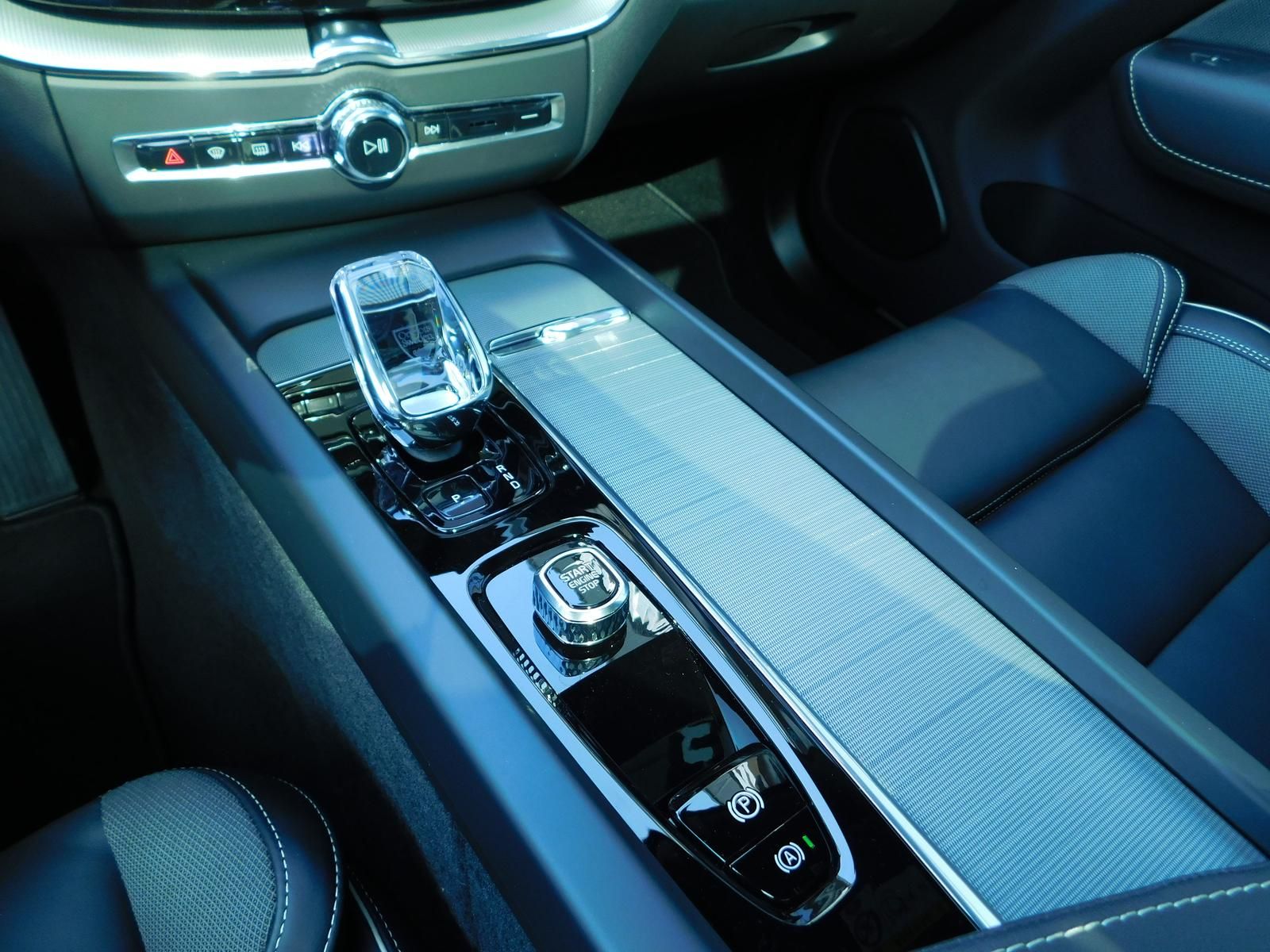 Fahrzeugabbildung Volvo XC6T8 Plus Black Edition Plug-In Hybrid AWD