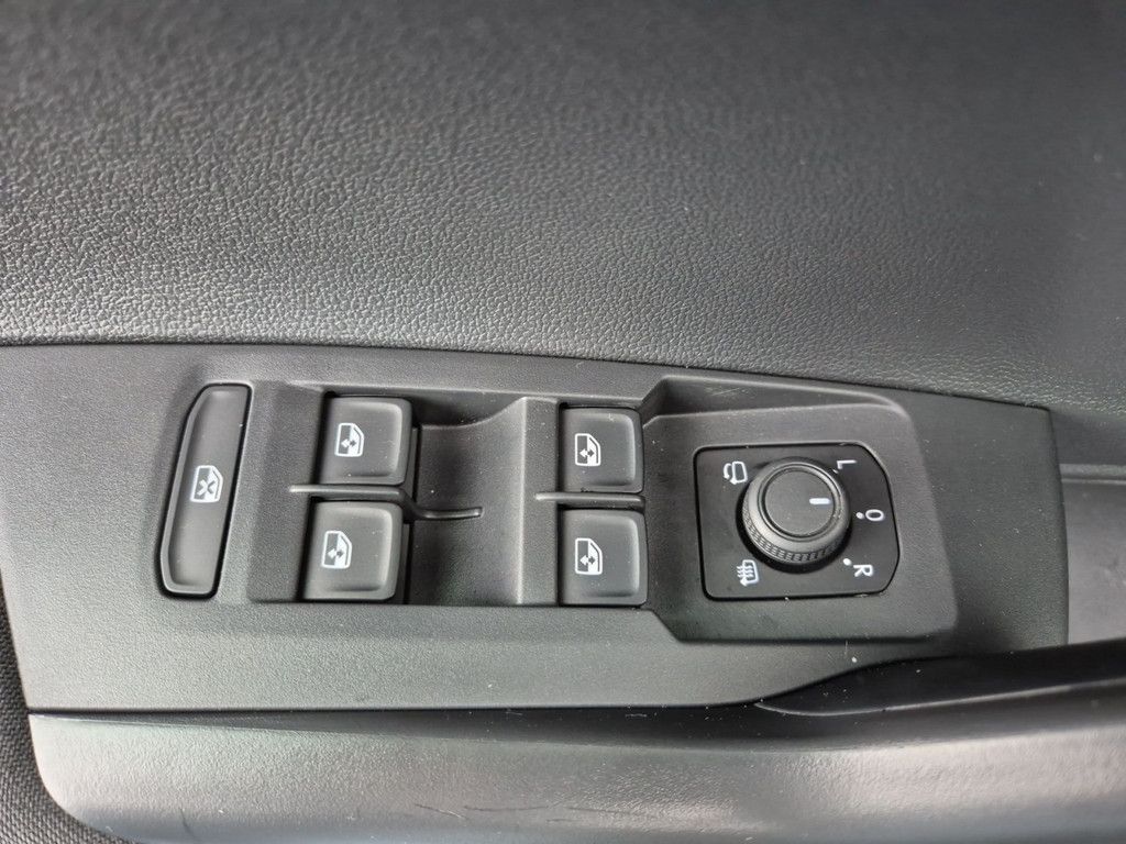 Polo 1.0 MPI Life *LED*SHZ*PDC*DAB*APP-CONNECT*M