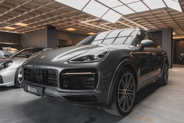 Porsche Cayenne - 1