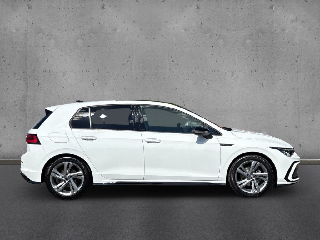 Fahrzeugabbildung Volkswagen Golf 8 TDI DSG R-Line AHK IQ.Light Pano Navi ACC