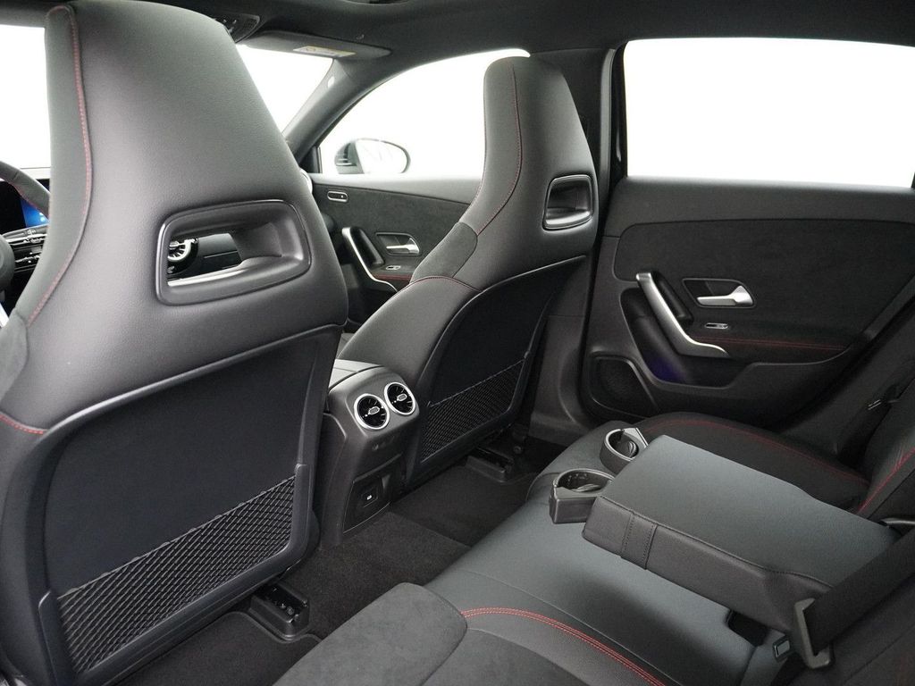 Mercedes-Benz A 250 e Star Edition AMG Line | Panorama - Schie