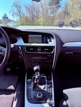 Audi A4 2.0 TDI Avant S line, SHZ, 8-Fach Alu, PANO - Audi A4 aus 2011: Line