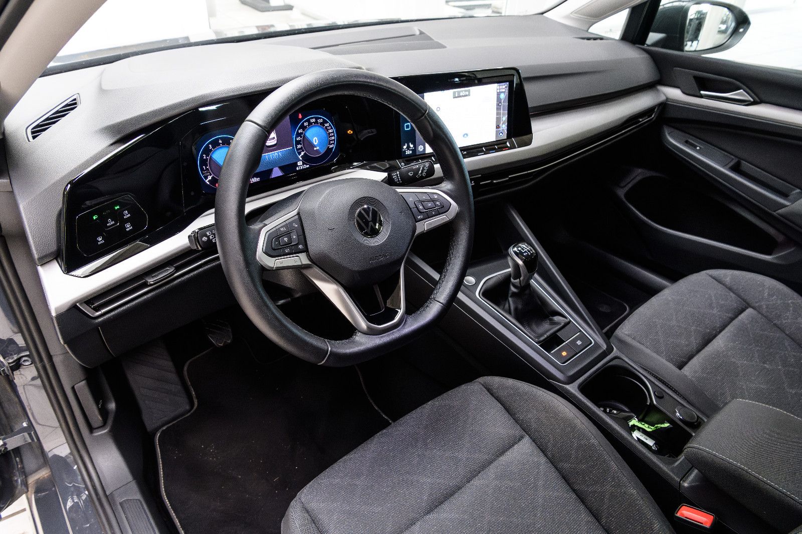 Fahrzeugabbildung Volkswagen Golf VIII Life +Navi +SHZ +ALU +LED +PDC