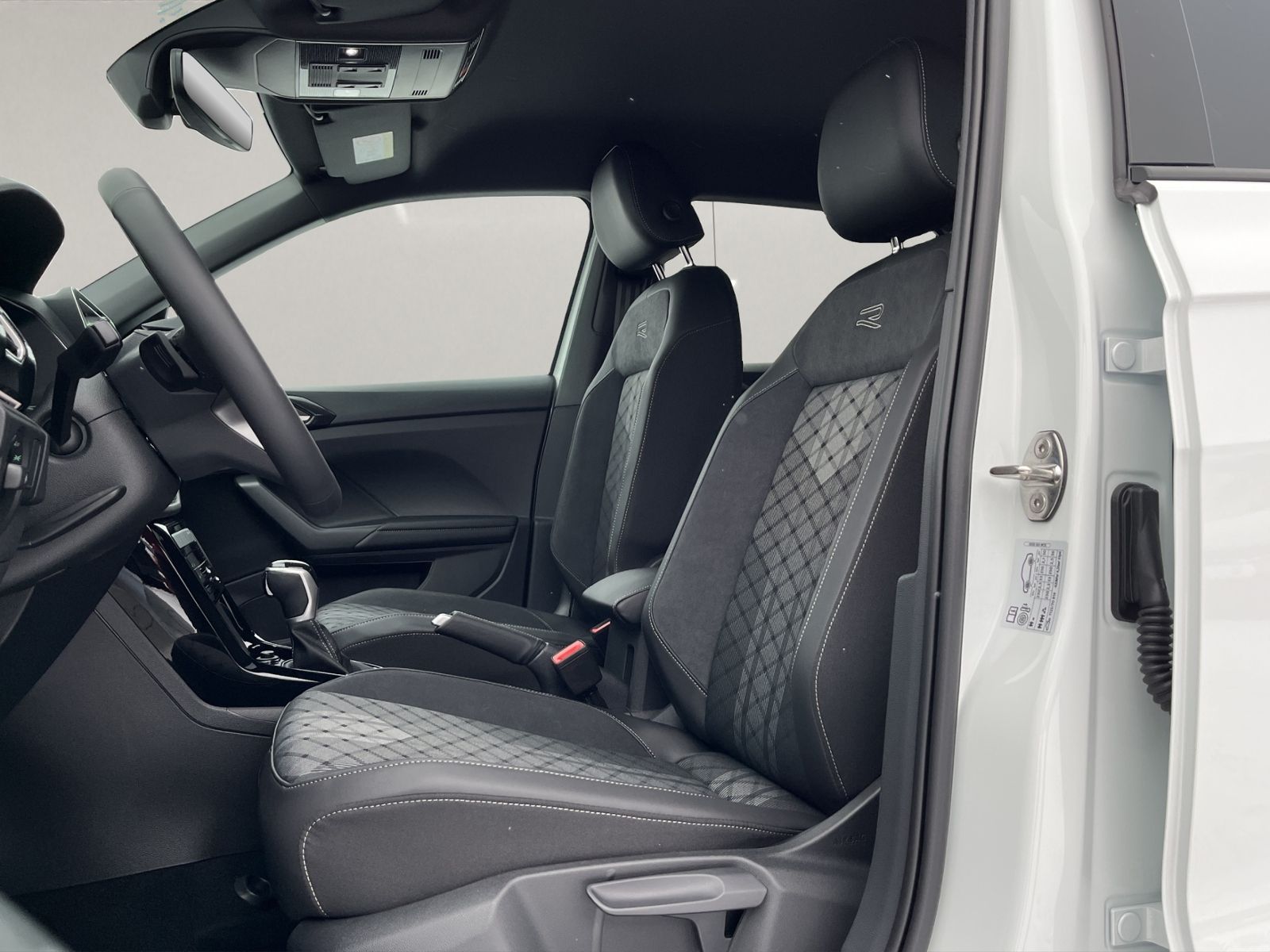 Volkswagen T-Cross - Bild 11