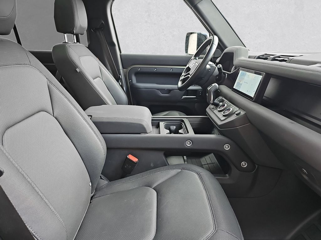 Land Rover Defender 110 D300 X-Dynamic SE