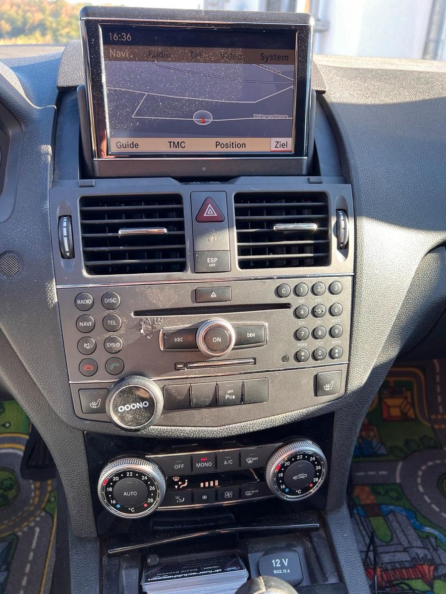 Mercedes-Benz C220 2009 — photo 12