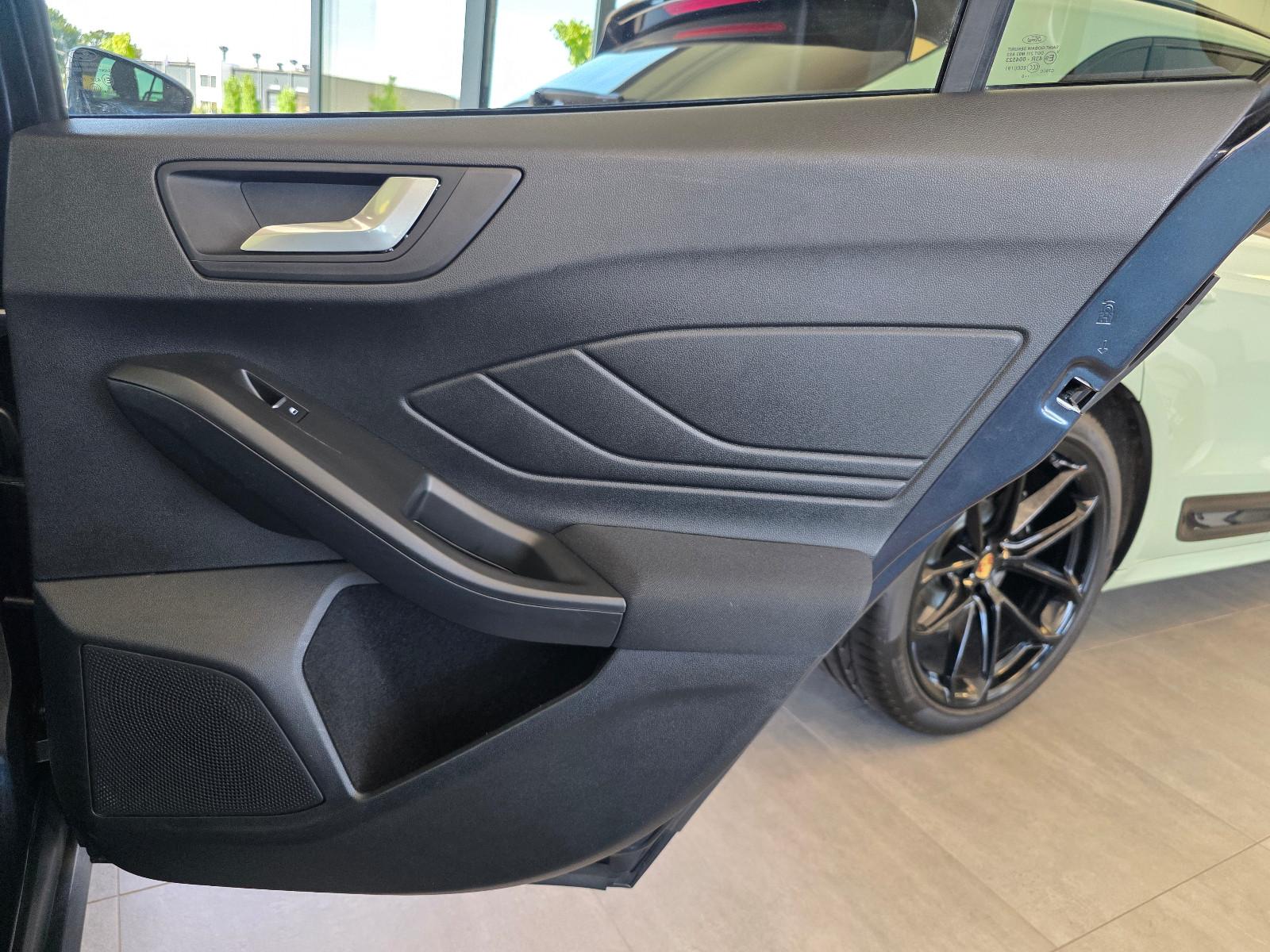 Ford Focus Tur. Titanium*Led*Ahk*Acc*Kamera*Pano*B&O*