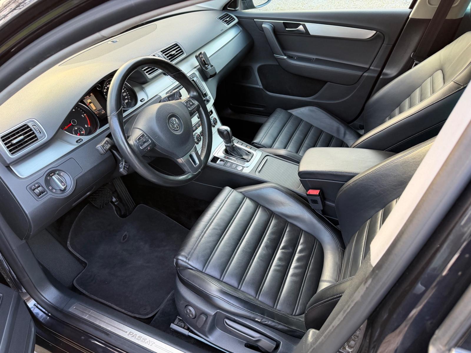 Volkswagen Passat Variant Highline Aut. 1HD NAVI LEDER AHK