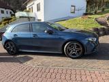 Mercedes-Benz A 200 - AMG Line Paket, Garantie, Service & TÜV - blaue Mercedes-Benz A 200