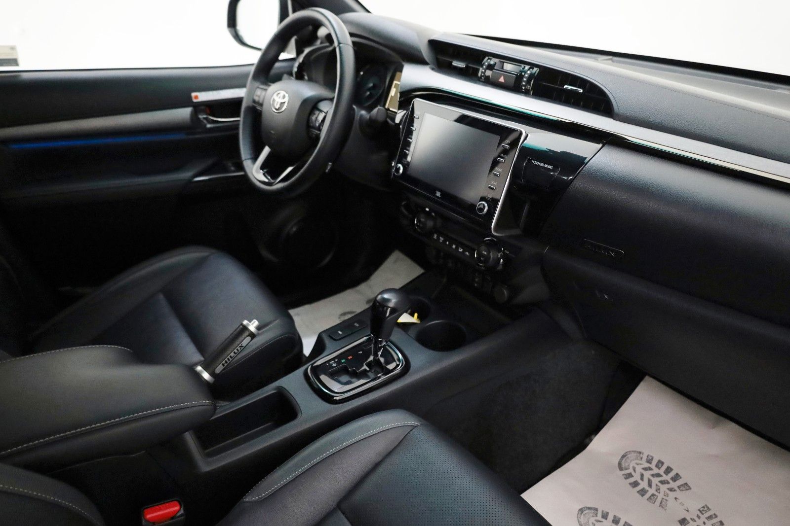 Fahrzeugabbildung Toyota Hilux 2.8 D-4D Invincible,ACC,Rollo,Rollbüg.,AHK