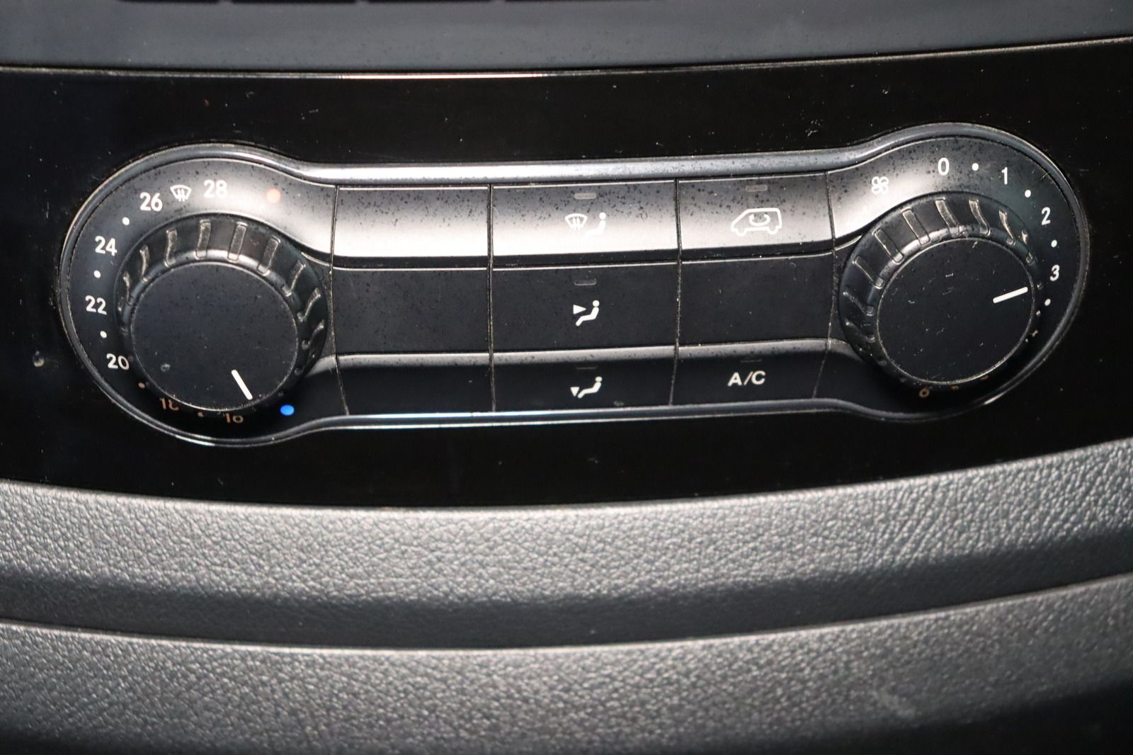 Fahrzeugabbildung Mercedes-Benz Vito Kasten 119 CDI 1. Hand LED Navi